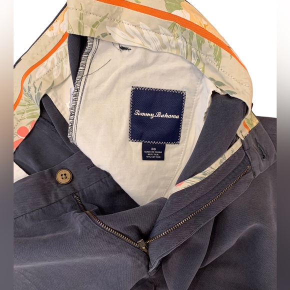 Tommy Bahama silk city shorts. Size 36 - Picture 4 of 8